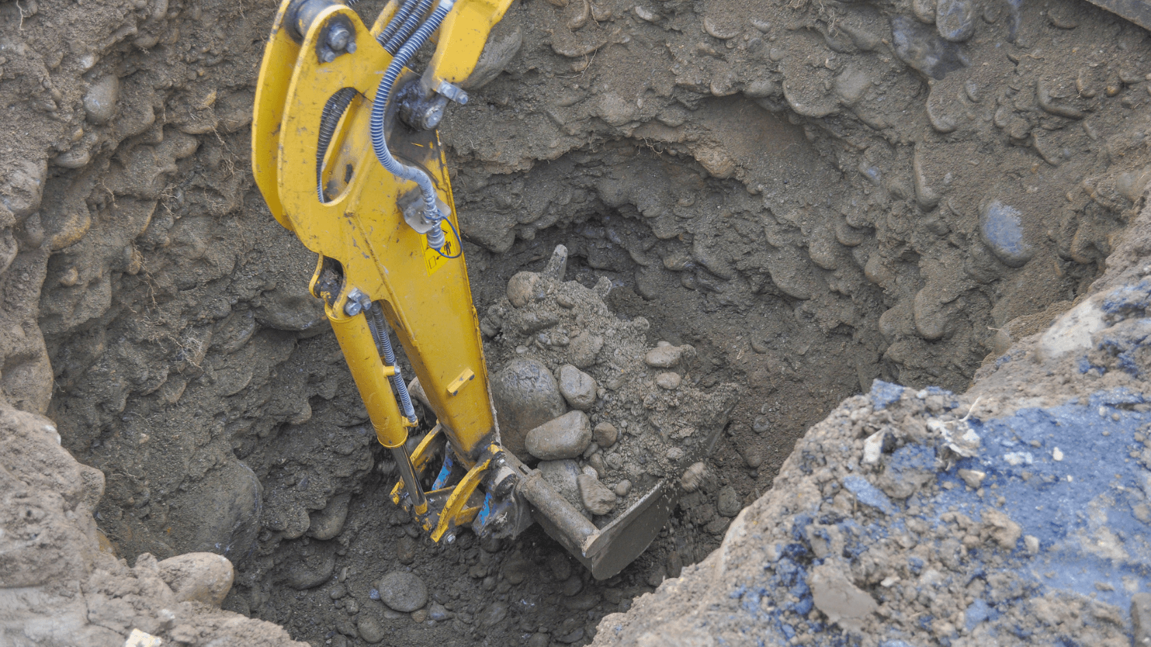 Quand louer une mini-excavatrice pour une fissure de fondation