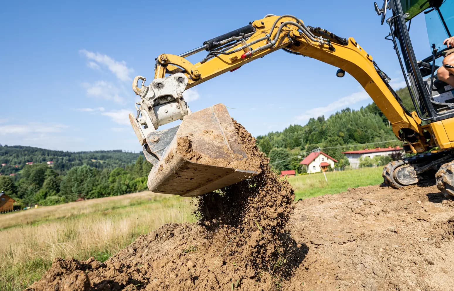 Nivellement de terrain accompli pour une entreprise d'excavation